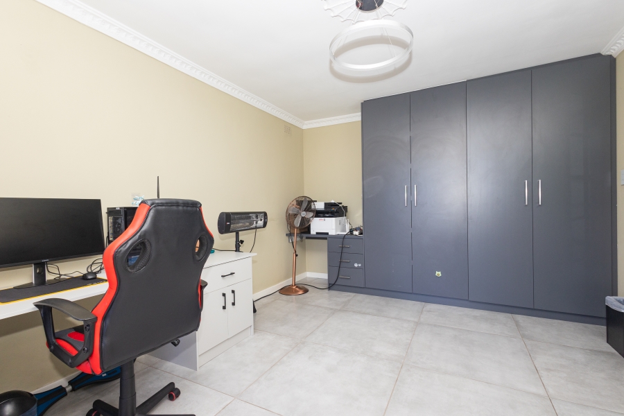 4 Bedroom Property for Sale in Loevenstein Western Cape
